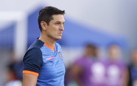 El seleccionador de Ecuador Miguel Bravo en Torneo Preolímpico Sudamericano Sub-23 en el estadio Nacional Brígido Iriarte en Caracas (Venezuela).