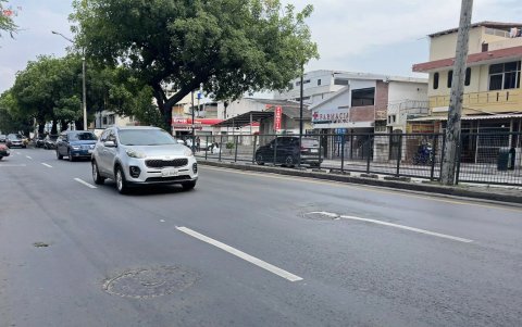 Hendiduras. Las tapas de la avenida Plaza Dañín no han sido niveladas.