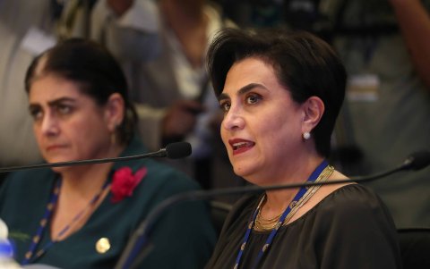 Las ministras ecuatorianas de Gobierno, Mónica Palencia; y de Relaciones Exteriores, Gabriela Sommerfeld, durante la reunión de la CAN en Perú.