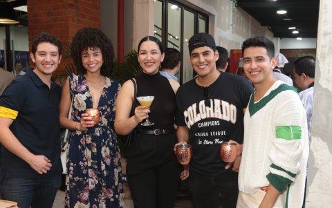 Sebastián Espinoza, Andreína González, Fabricia Hurtado, Farly Espinoza y Kevin Alcívar.