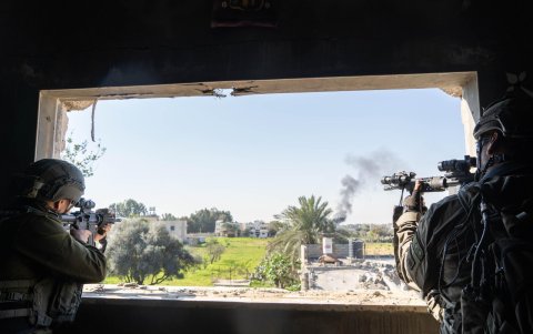 Las tropas de las Fuerzas de Defensa de Israel llevaron a cabo una extensa operación durante la cual rodearon Jan Yunis y profundizaron la operación en la zona