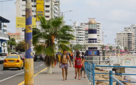 Directivos del sector turístico de Salinas piden que en este balneario el toque de queda comience a las 02:00.