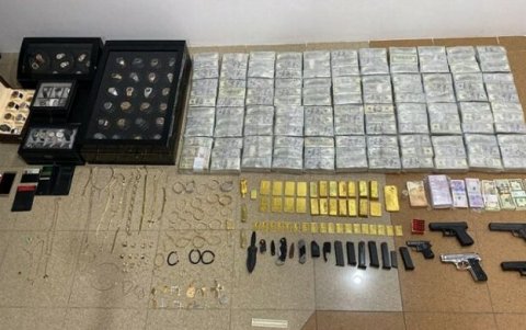 En la casa de Norero se incautaron joyas, relojes, dinero enefectivo, lingotes de oro, armas, cuya legalidad quiso justificar su abogado