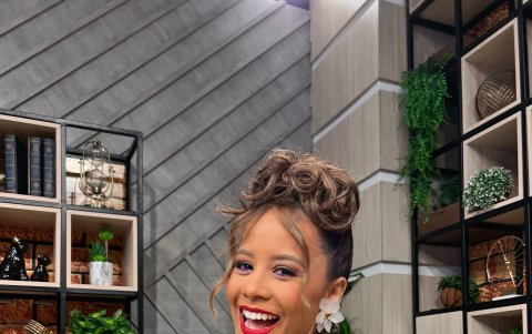 Tati López es reconocida en Ecuador por comentar de moda en TikTok y es estilista de moda.