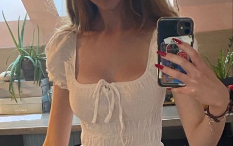 Vestido veraniego de lino al estilo coquette.