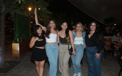 Joseline Bohórquez, Elaine Jácome, Nicole Mera, Paula Álava y Dyann Cacao.