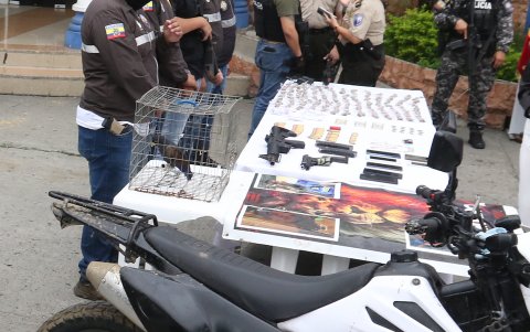 Presentación de indicios hallados en operación en la Nueva Prosperina.