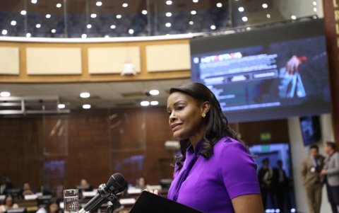 La fiscal general del Estado, Diana Salazar, en su intervención en el pleno.
