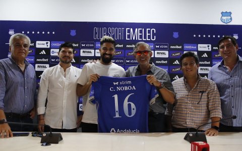 Cristhian Noboa cuando fue presentado por la dirigencia azul.