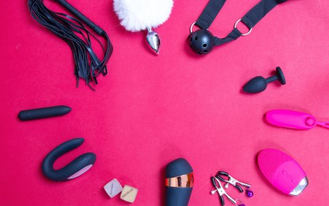 Los juguetes también pueden darle más picardía a sus interacciones íntimas