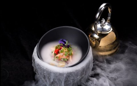 Sus compatriotas se limitaban a preparar platos de comida tradicional, pero gracias a su creatividad e innovación, logró revolucionar la escena culinaria de Ecuador.