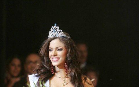 Durante su año de reinado, se preocupó por la situación de las madres solteras que estaban en prisión.