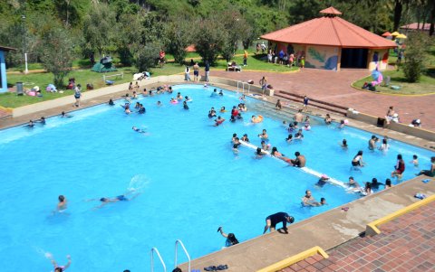 Los balnearios cercanos a la ciudad también fueron buscados por los quiteños.