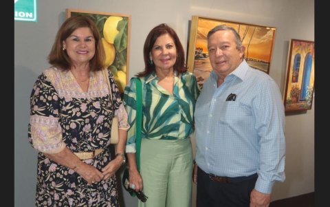 Alexandra Vélez, Carmita de Campoverde y Werner Campoverde.