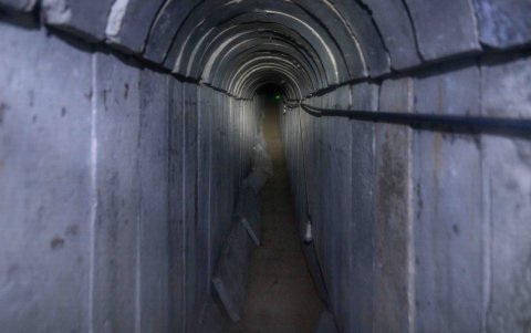 El Ejército israelí informó de la destrucción de un túnel, de aproximadamente un kilómetro de largo y desde donde se cree que un comando de Hamás supervisaba ataques, en el área de Jan Yunis.