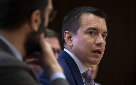 El presidente Daniel Noboa ha indicado que designó funciones a Abad como le manda la Constitución.