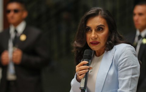 Noboa declaró que entregará el poder 