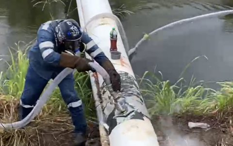 Petroecuador ha debido reparar las tuberías perforadas de sus oleoductos.