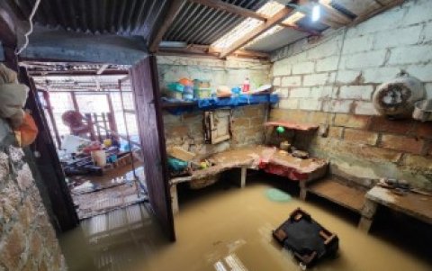 Registro. En las paredes de las viviendas se puede observar el nivel del agua que se dio en la noche del martes 30 de enero.