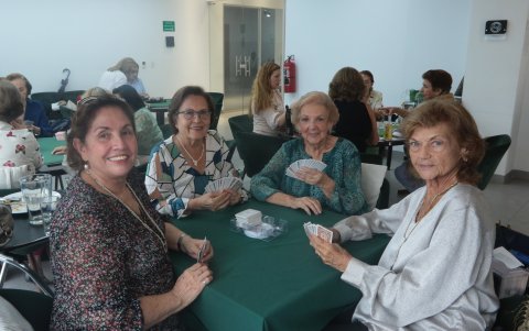 María Teresa de Alarcón, Lourdes Colmont, Delia Real y Patricia de Gonzenbach.