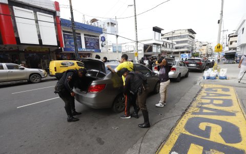 La mañana de este jueves 1 de febrero se realizó un operativo de control a conductores en calles de la Bahía.