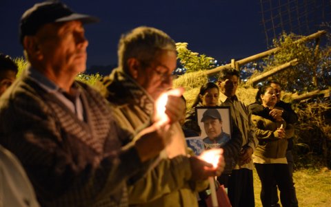 Homenaje. Al cumplirse dos años de la tragedia, con fotografías y velas los vecinos recordaron a los 28 fallecidos que dejó el aluvión.