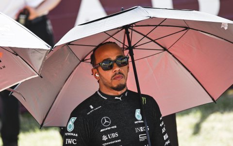 Hamilton cuenta con una colección de Tommy, de la mano de Mercedes.