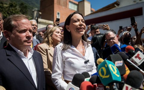 La líder opositora venezolana María Corina Machado (c) , el 29 de enero de 2024.