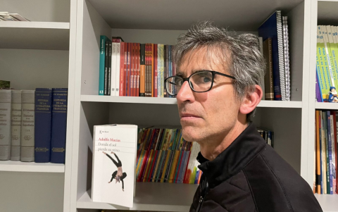 Adolfo Macías es autor de las novelas ‘Laberinto junto al mar’, ‘La vida oculta’, ‘El grito del hada.