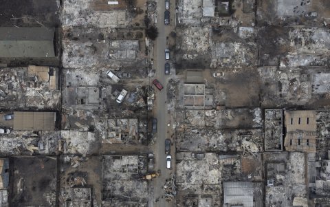 Fotografía aérea que muestra el sector de Achupallas, afectado por incendios forestales de Viña del Mar.