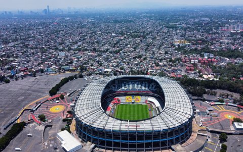 Fotografía de archivo aérea con un dron del estadio Azteca en la Ciudad de México (México).