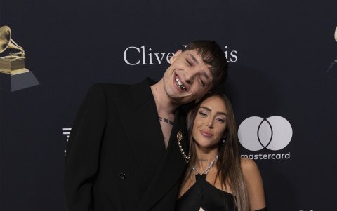 Con su novia Nicki Nicole.