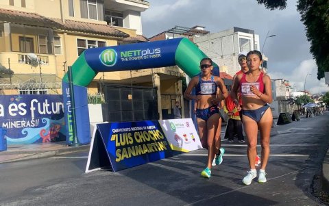 Paula liderando la prueba nacional en Loja por delante de Magaly Bonilla y Karla Jaramillo.