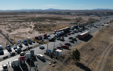 Organizaciones de transportistas de carga realizaron un paro de labores nacional y bloquearon diversas carreteras del país.