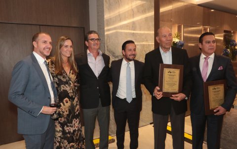 Henk De Bruin, Amalia Jurado de Nebot, Jaime Nebot, Alejandro Moya, Jorge Jurado y Ricardo Buehs.