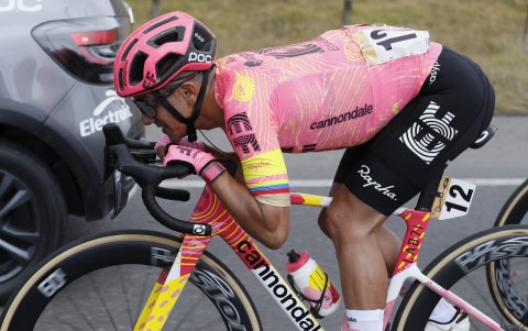 Richard Carapaz llegó con el grupo de favoritos a la meta de la segunda etapa.