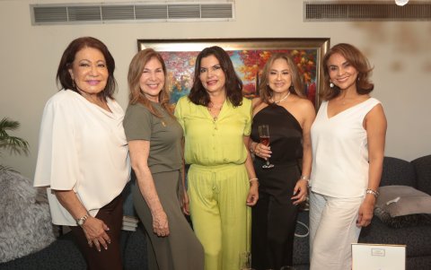 Bélgica Guarderas, Lorena Fuentes, Teresa de Álava, María Helena Ganchoso y Aura de Fas.