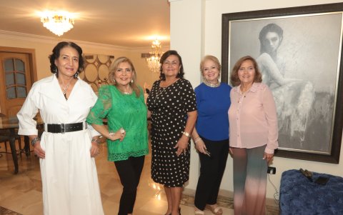 Zoila Rosa Freire, Lourdes de Colamarco, Mary Castillo, Conchi Gallardo y Norma Blum.