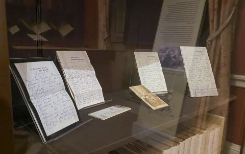 Varias de las cartas son exhibidas en el museo de Charles Dickens.