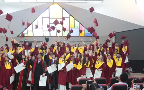 Los nuevos profesionales celebraron el logro con una divertida sesión de fotos.