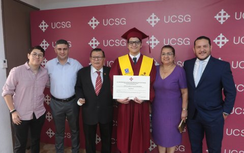 Carlos Enrique Villao, Iván Villao, Carlos Villao, Jorge Villao,. Gardenia Guillén de Villao y Jorge Villao.