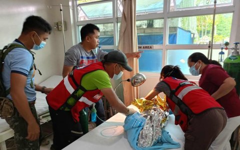 Uno de los menores rescatados aparece en el hospital de la localidad de Mawab, en la provincia de Davao del Sur, en la isla meridional de Mindanao.