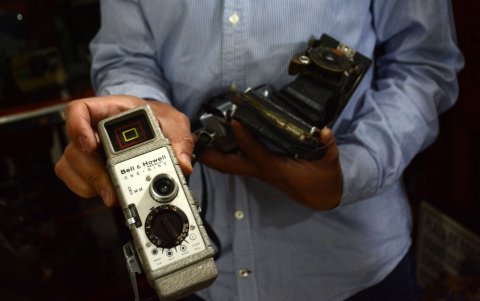 Este lugar también almacena una gran variedad de cámaras antiguas que van desde la década de los 40 hasta la actualidad.