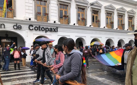Los representantes de distintas comunidades se juntaron para marchar contra la inseguridad.