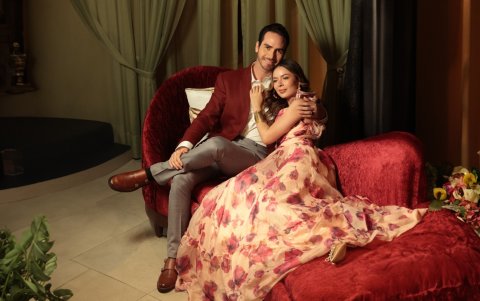 Los estampados de flores van muy bien para estas salidas románticas