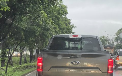 En Guayas, los conductores denuncian la presencia de autos sin placas y otros llevan las placas ocultas.