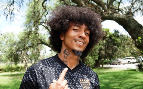 El Choclo Quintero muestra el tatuaje de la Copa Sudamericana.