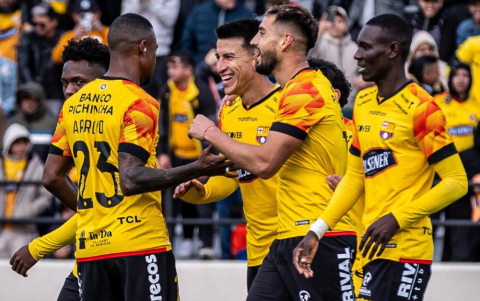 Jugadores de Barcelona celebrando el la fiesta amarilla de Estados Unidos.