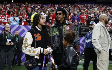 Jay-Z con sus hijas.