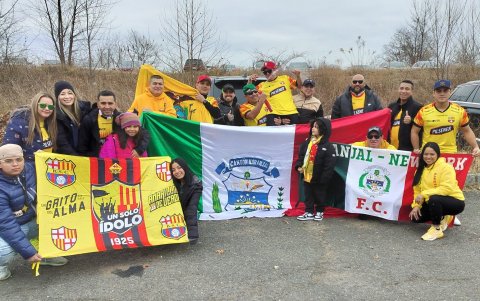 Los fanáticos fueron con banderas desde muy temprano, a la Tarde Amarilla en Nueva Jersey,